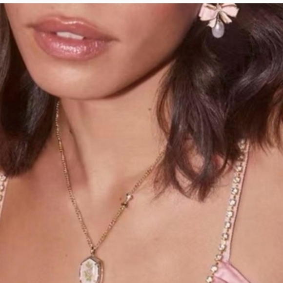 NWT Kendra Scott Love Shack Fancy Locket Gold Floral Pendant Necklace - Picture 8 of 12